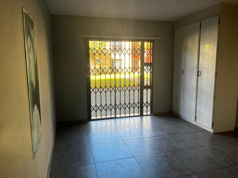 2 Bedroom Property for Sale in Kannoniers Park North West